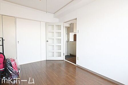 洋室には収納もしっかり完備されており、部屋を広々と利用することが可能なです!