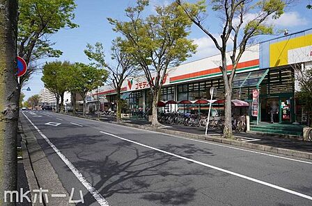 コモディイイダ新松戸店 徒歩5分。 360m