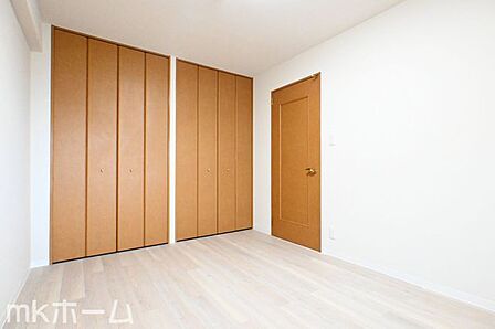 居室に大型のクローゼットを設置!豊富な収納があることで広い居住スペースを確保することができます!