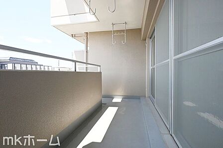 バルコニーは陽当たりとともに風通しも良く洗濯物もよく乾きます!