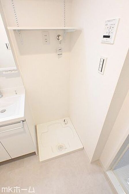洗濯機置き場も広めのスペースを確保しております!是非、現地にてスペースを確認してみてください!