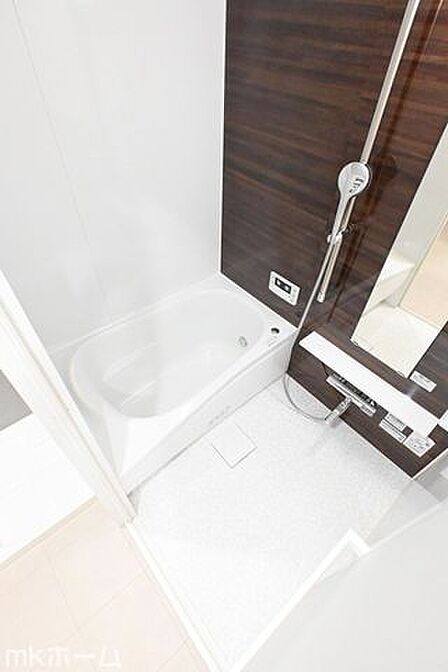 ユニットバスを新しく入れ替えしております！費用が掛かる水周りリフォームが完了済みなのは魅力的ですね！