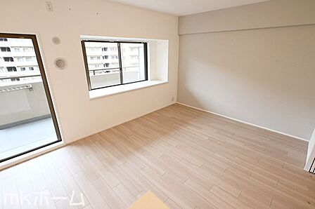 多くの時間を過ごす空間だからこそ採光にはこだわりたいですね!光を感じることが出来るリビング空間です!