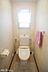 トイレ：温水洗浄便座付きのトイレです！もちろん窓もあり換気もしっかり出来ます！