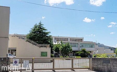 千葉市立幸町第三小学校 徒歩8分。 560m