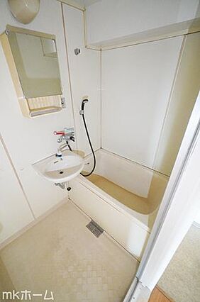 足を延ばし入浴...