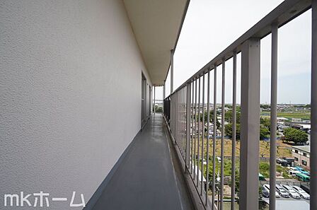 バルコニーは陽当たりとともに風通しも良く洗濯物もよく乾きます!
