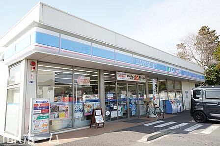 ローソン 鎌ケ谷北中沢店 徒歩15分。 1160m