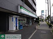 ファミリーマート調布若葉町店 徒歩3分。コンビニ 220m