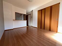 サンクチュアリ III 1階2LDKのリビング/ダイニング