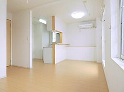 ヴィラプリムローズＣ 2階1LDKのリビング/ダイニング