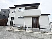 築浅ならではの美しい魅力的な外観です！