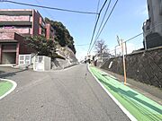 周辺はマンションや一戸建てが並ぶ静かな住宅街で落ち着いた暮らしが叶います♪