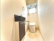 手洗い場付きのトイレです♪
