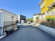 周辺は緑豊かな環境で自然と触れ合えるため、子育てファミリーにも最適です♪