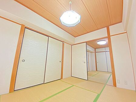リビングにも、北側の和室にも併せて広く使って頂く事もできます！
