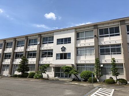 北方中学校まで1500m 徒歩約19分