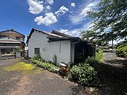 【現地土地写真】周辺は交通量少なめで閑静な住宅街に位置しています。