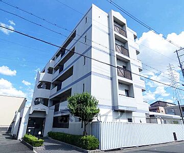 外観：5階建てのがっちりマンション。