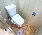 ほっと落ち着く床の色合い