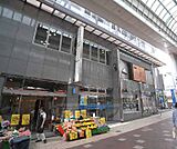 近畿労働金庫伏見支店まで86m 大手筋商店街内。雨に打たれません