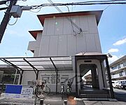 入口はこちら側です。