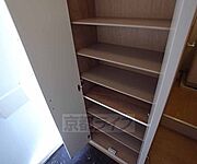 玄関横の収納です。