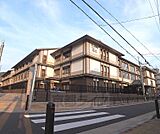 開睛中学校まで1524m 綺麗な校舎です。