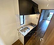 シンプルな二口コンロのキッチンです。