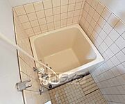 しっかり浸かれるバスタブ