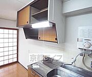 キッチンの吊戸棚は、食器棚に最適です。