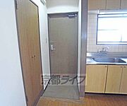 玄関からお部屋が見えないように工夫されています。