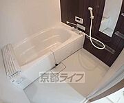 とても広々としたバスルームです。