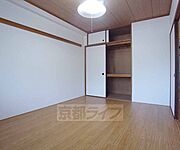 奥行きがあり収納スペースのあるお部屋です・