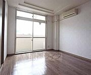 広々とした部屋です。