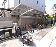 屋根付きの駐輪場です。