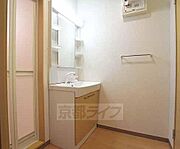 シャンプードレッサ付きの独立洗面台です。