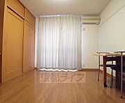 広々とした部屋です。