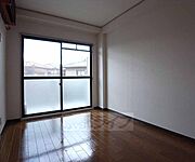 東向きの洋室です。