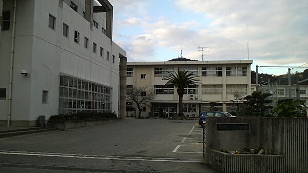画像16:【中学校】徳島市立 八万中学校まで2724ｍ