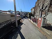 第一種低層住居専用地域内の閑静な住宅地