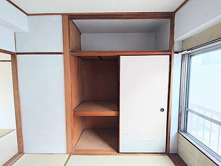 収納力のある天袋付き