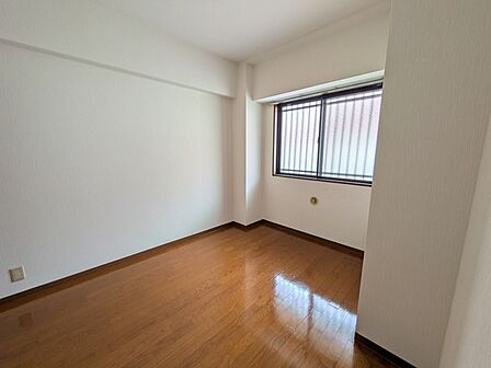 洋室2部屋は南西向き　ベッドルームを明るく使用できます