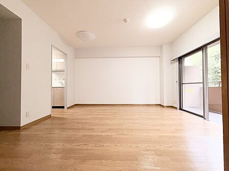 隣接洋室と合わせて約18.3帖LDKとして利用可能
