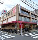 ダイソーコモディイイダ東新町店 642m