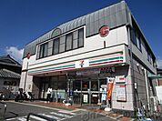 セブンイレブン摂津千里丘東1丁目店 徒歩8分。 640m