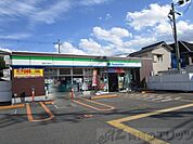 ファミリーマート天川新町店 徒歩10分。 780m