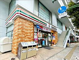 セブンイレブン長崎馬町店 徒歩4分。 290m