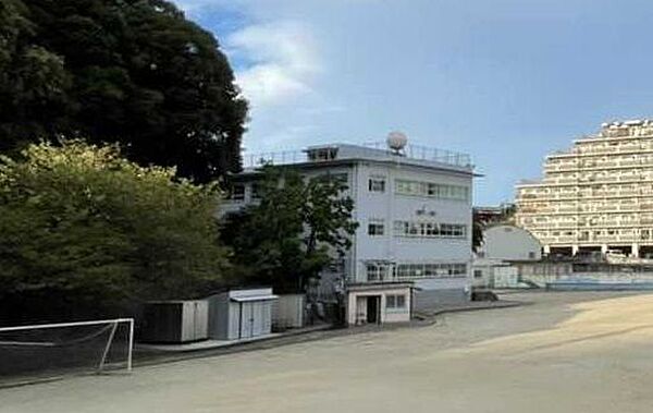 画像25:長崎市立西北小学校 徒歩11分。 880m