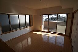 ヴェルディ井口明神公園 205 2階4LDKのリビング/ダイニング